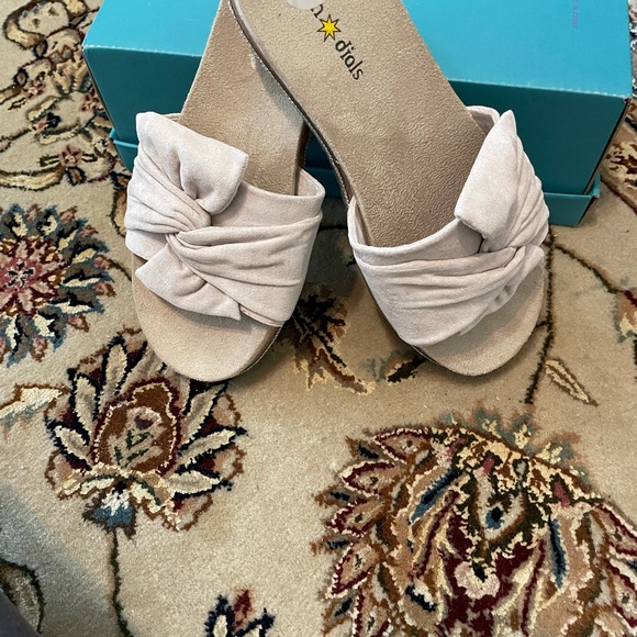 Tan suede slides with rhinestone detail - Picture 3 of 6